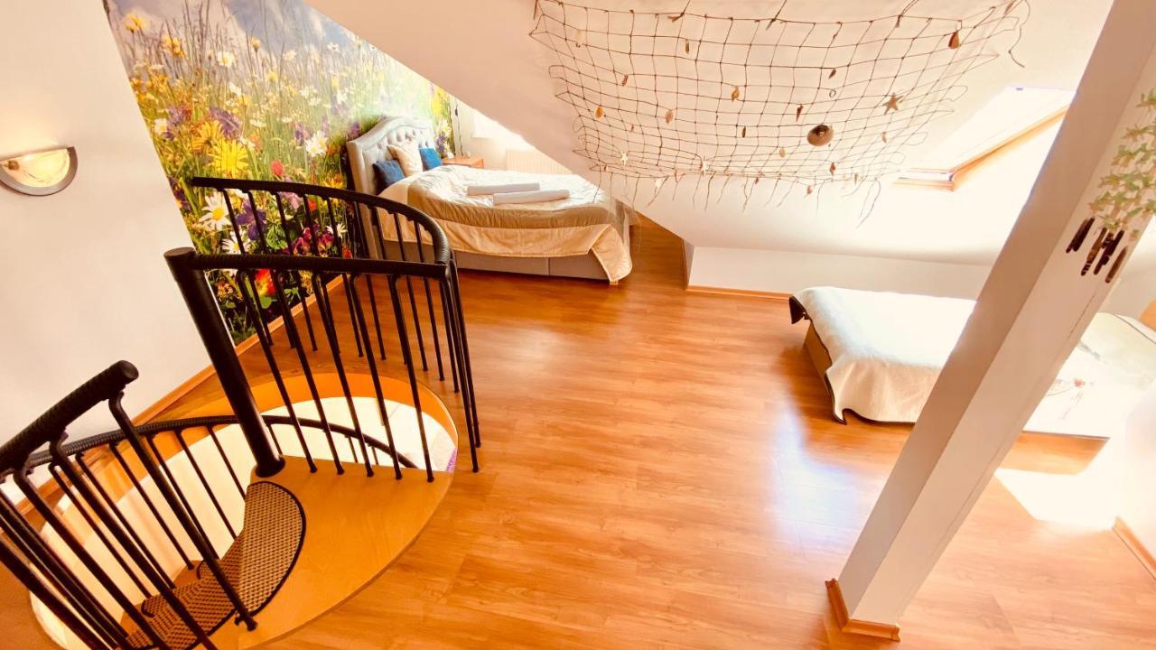 Sonnige Maisonette-Wohnung Mit Blick Auf Die Bucht Dziwnów Exterior foto